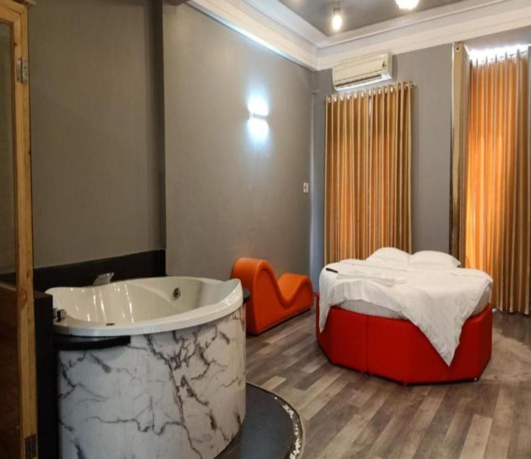 Oyo 705 Lucy House Hotel 2*